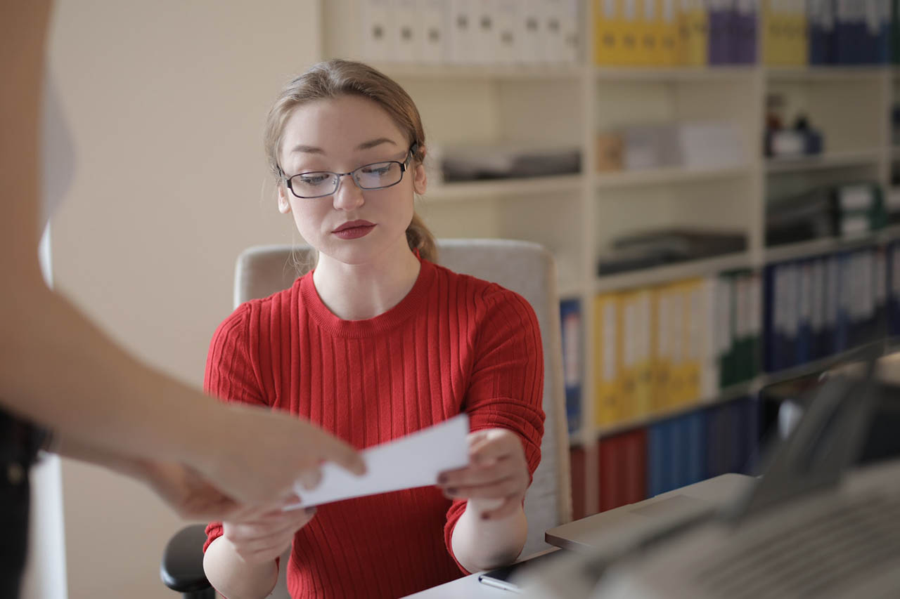 Why Hiring An Aspendale Property Solicitor Is Essential For A Smooth Real Estate Transaction